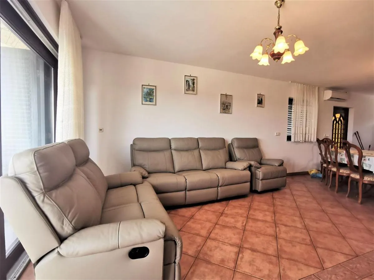 Apartment Villa Ursa - PUL320 Pjescana Uvala