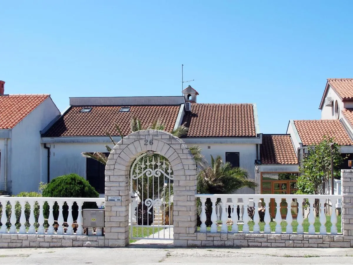 Apartment Villa Ursa - PUL320 Pjescana Uvala 0*,