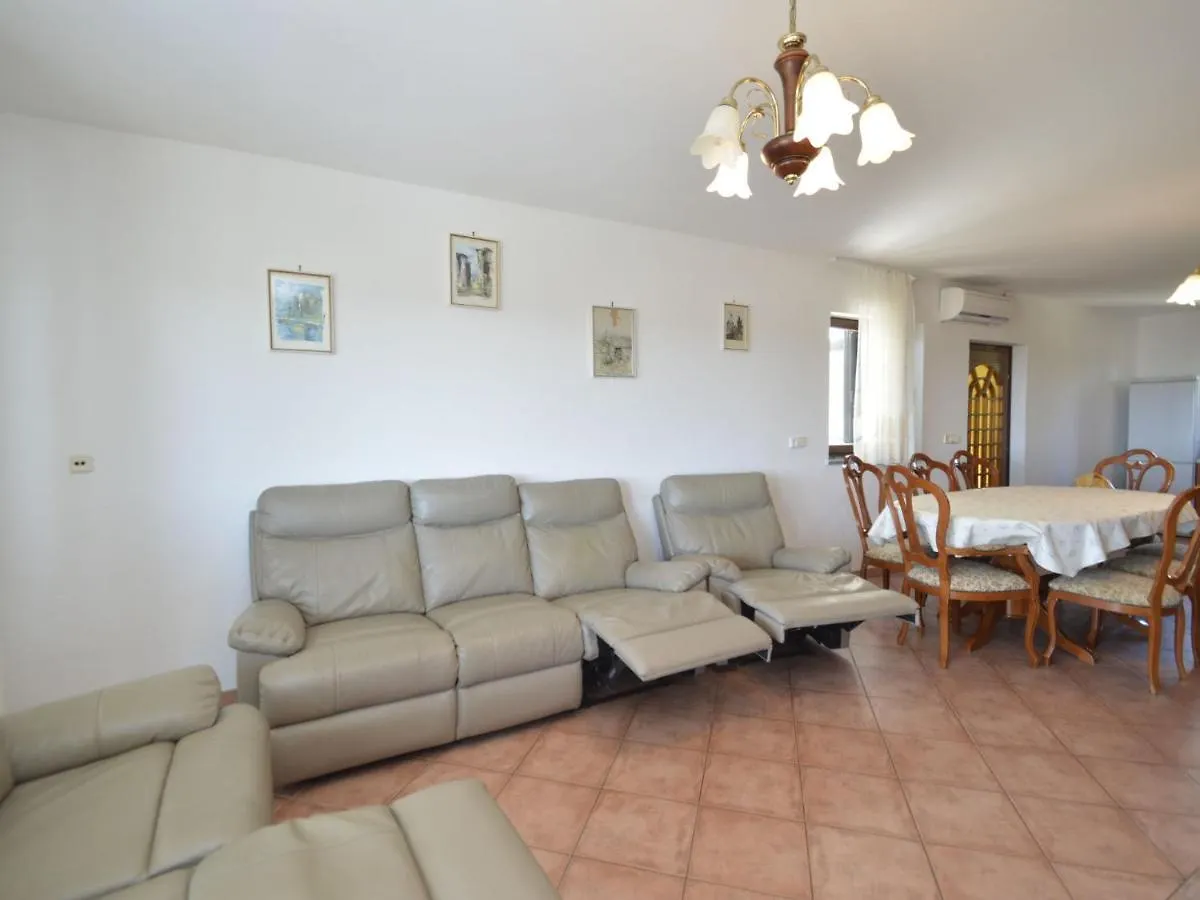 Apartment Villa Ursa - PUL320 Pjescana Uvala 0*,  Croazia